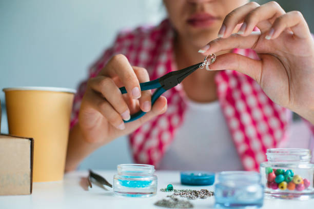 Pour glitter resin into silicone molds